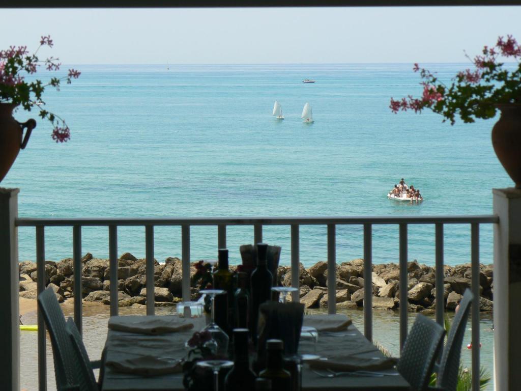 Vista generica sul mare o vista sul mare dall'interno dell'hotel