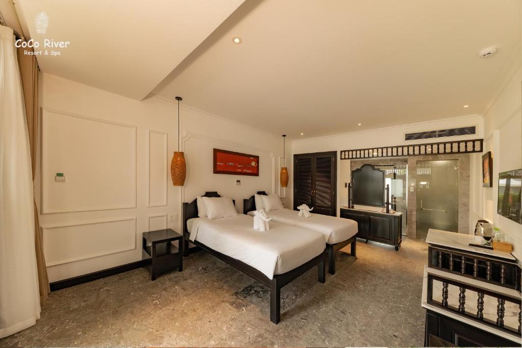 Phòng Deluxe Giường Đôi Nhìn Ra Hồ Bơi