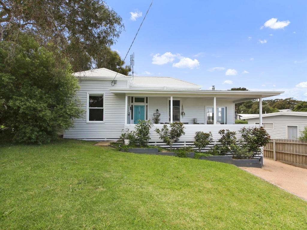 Howitt House, Metung (updated prices 2024)