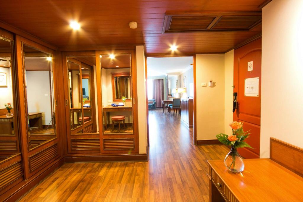 Golden Tulip Sovereign Hotel Bangkok - Resim 43