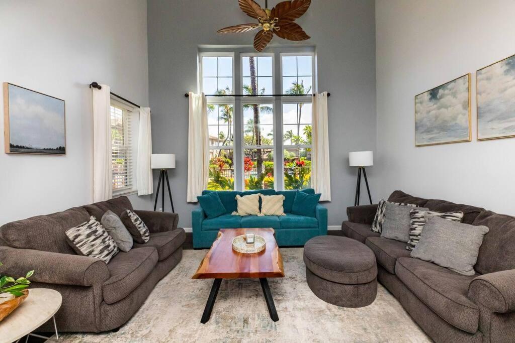 a living room with two couches and a table at Hilton Pool Pass Included - Stylish Central Villa Mins to Beach Pool & Spa in Waikoloa