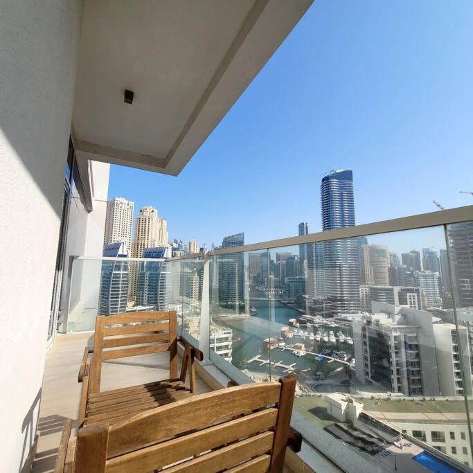 Cozy 2 Bed with full Marina views by AirDHP