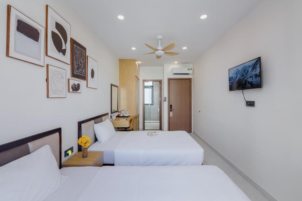 Giường trong phòng chung tại Lalisa Hotel Grand World Phu Quoc