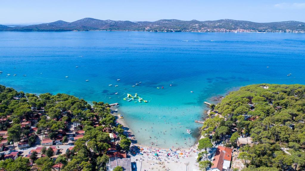 Príroda v okolí luxusného stanu