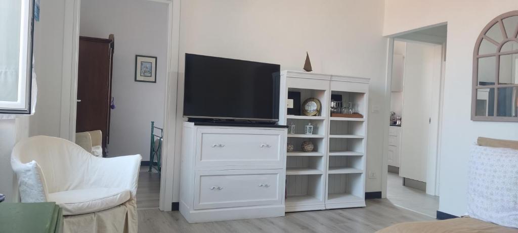 a living room with a television on a white dresser at Martiri 1 by Tempovacanza in Diano Castello