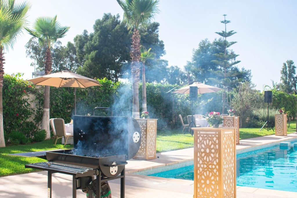 Het zwembad bij of vlak bij Relax Hotel Kenitra