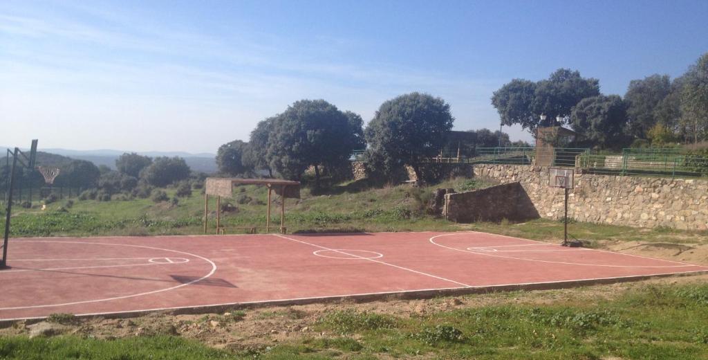 Tenis a/nebo squash v ubytování Complejo Rural Los Jarales nebo okolí