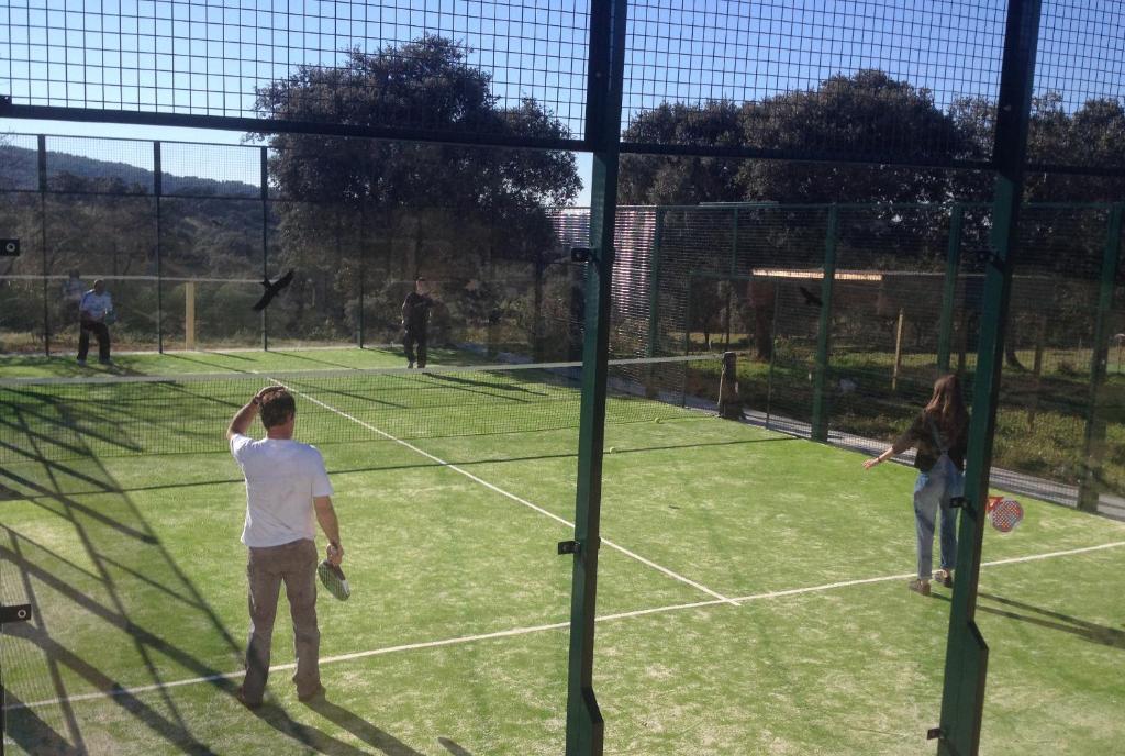 Tenis a/nebo squash v ubytování Complejo Rural Los Jarales nebo okolí