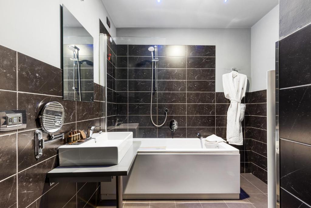 The Bryson Hotel - Resim 20