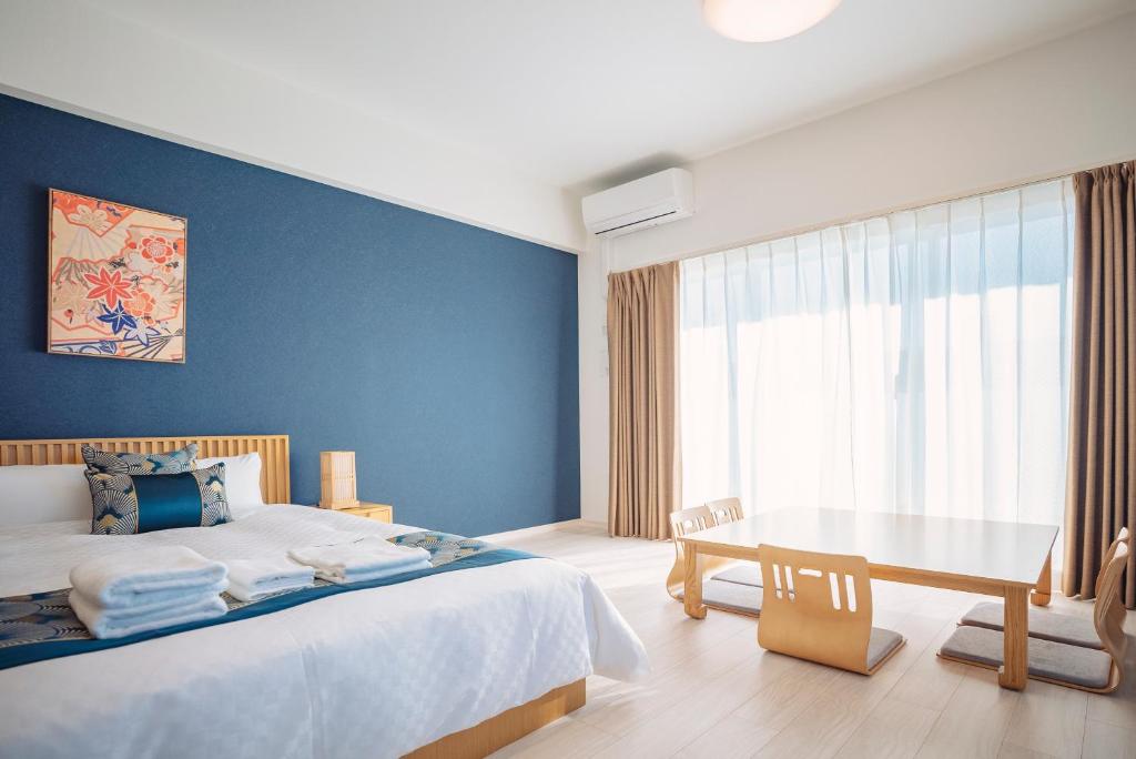 Postel nebo postele na pokoji v ubytování 谷町君 HOTEL 恵美須町72