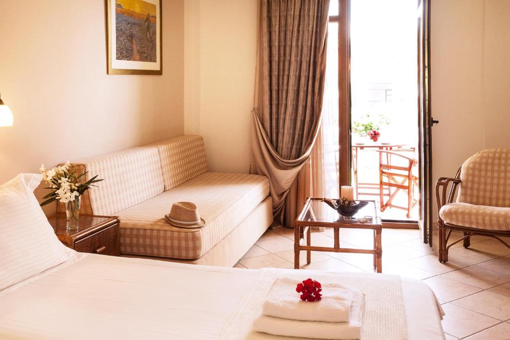 Posezení v ubytování Hotel Paralio
