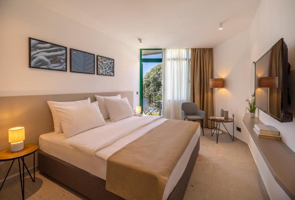 Postel nebo postele na pokoji v ubytování Maistra Select Funtana All Inclusive Resort
