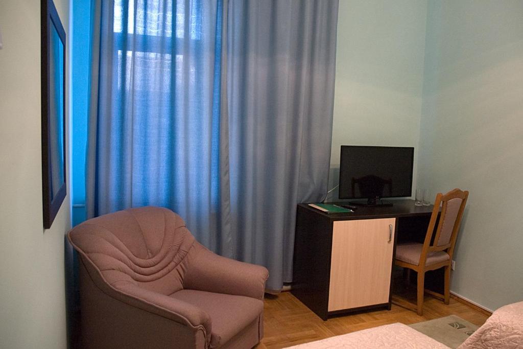 TV a/nebo společenská místnost v ubytování Pysanka Hotel