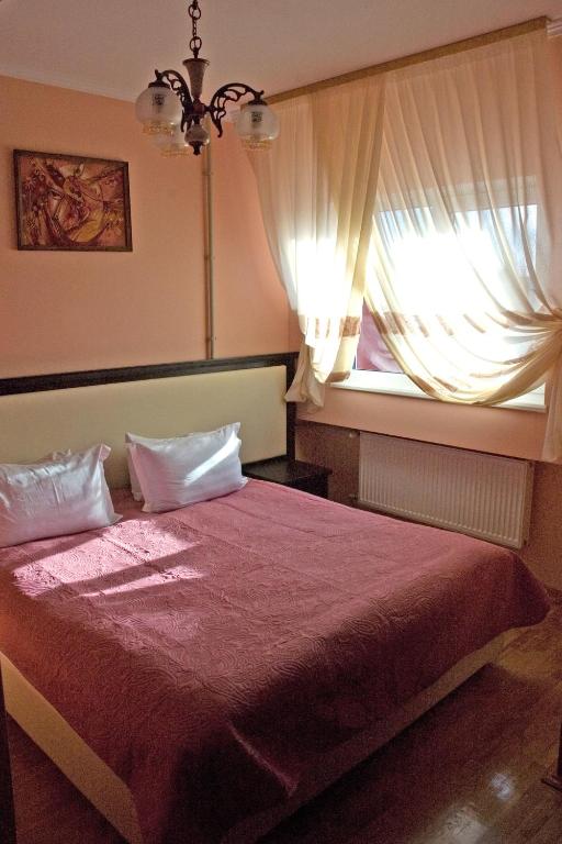 Postel nebo postele na pokoji v ubytování Pysanka Hotel