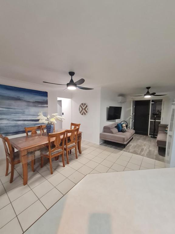 Bribie Island 3 Bedroom Pet Friendly DuplexAmazing Beaches & Lifestyle