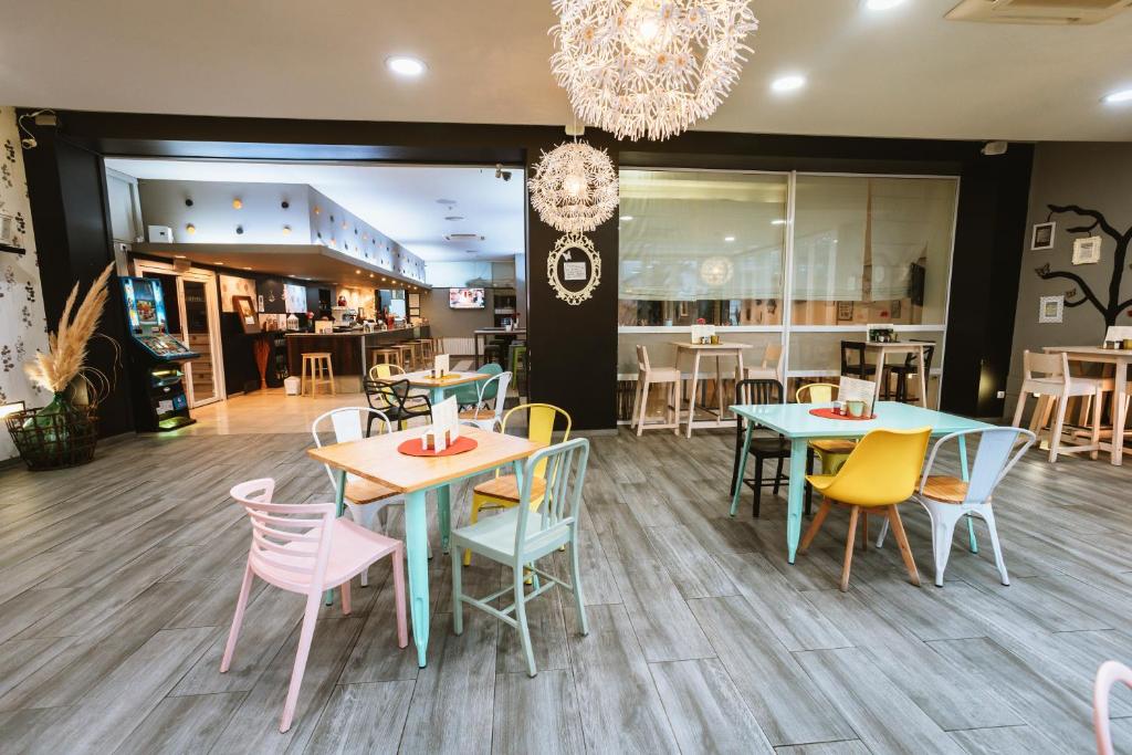 Reštaurácia alebo iné gastronomické zariadenie v ubytovaní Hotel Spa Sinagoga