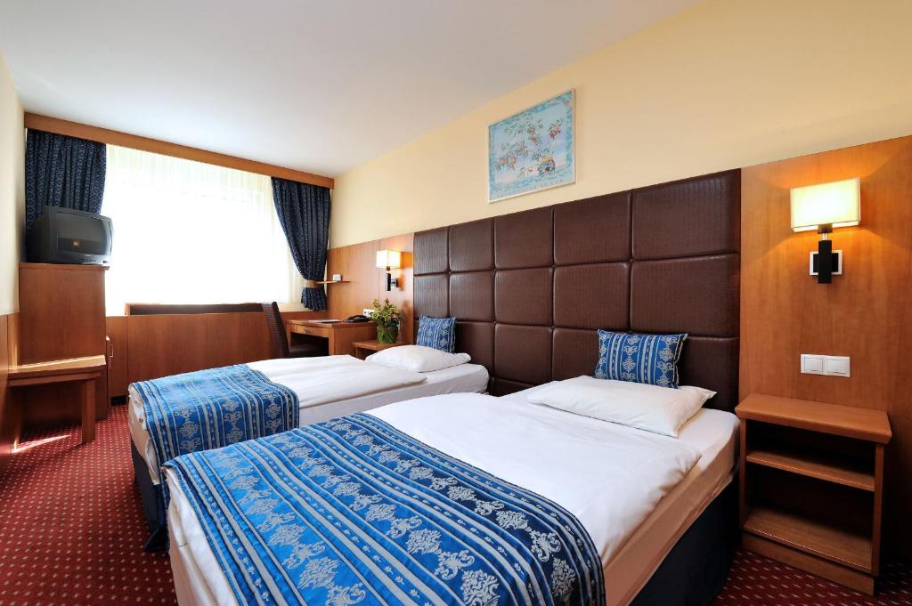 Ένα ή περισσότερα κρεβάτια σε δωμάτιο στο Exe Carlton Hotel Budapest
