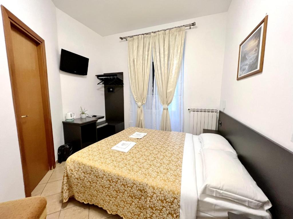 Postel nebo postele na pokoji v ubytování Hotel domus termini
