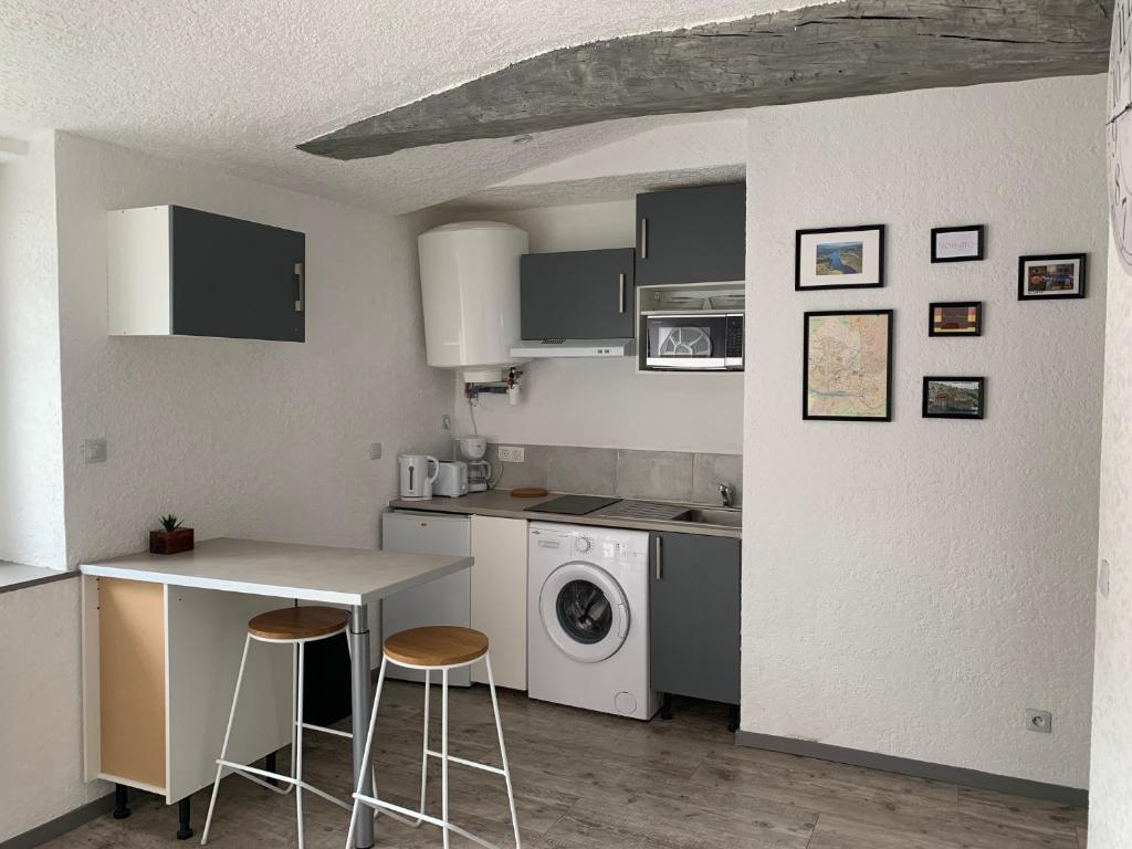 APPARTEMENT CENTRE VILLE num&eacute;ro 104&#x306B;&#x3042;&#x308B;&#x30AD;&#x30C3;&#x30C1;&#x30F3;&#x307E;&#x305F;&#x306F;&#x7C21;&#x6613;&#x30AD;&#x30C3;&#x30C1;&#x30F3;