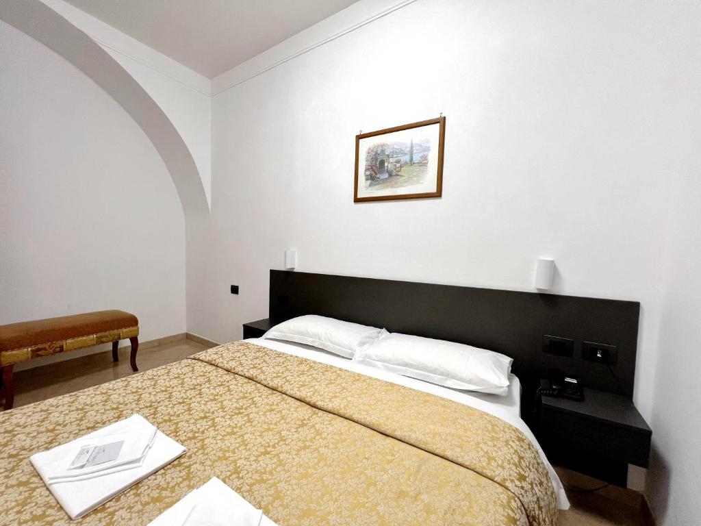 Postel nebo postele na pokoji v ubytování Hotel domus termini