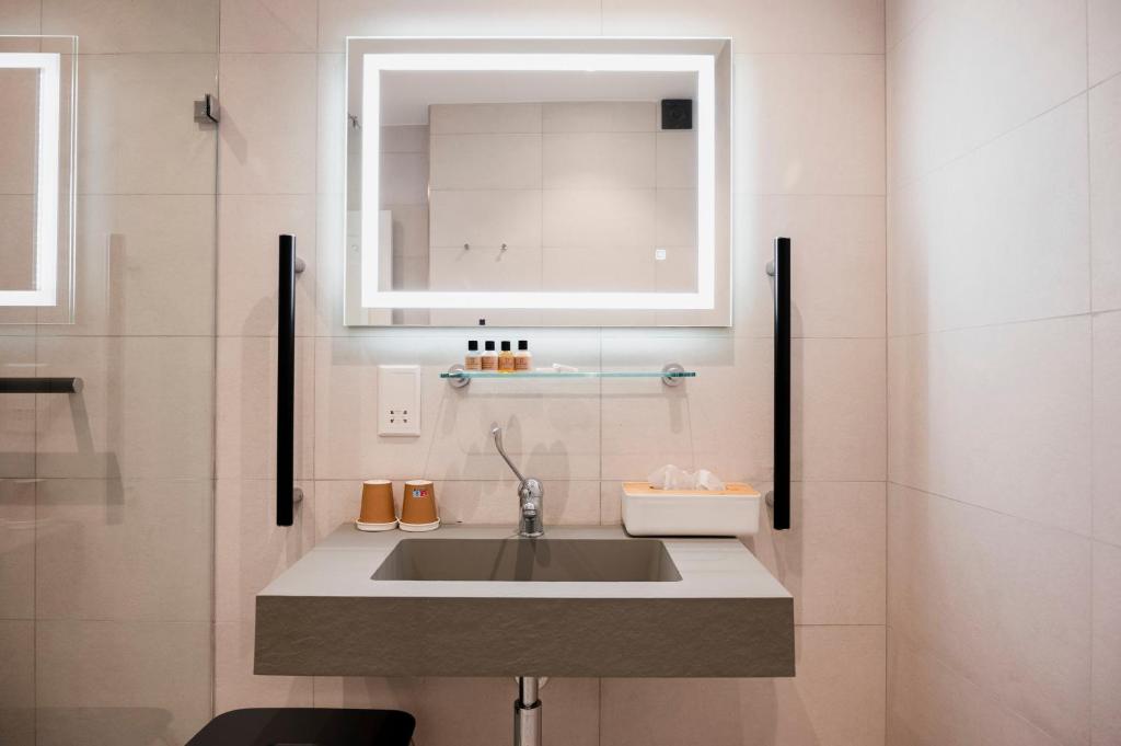 Townhouse17 Boutique Bed & Breakfast - 12