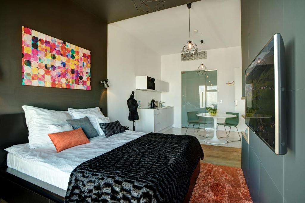 30th+ Floor Apartments in Sky Tower - 4