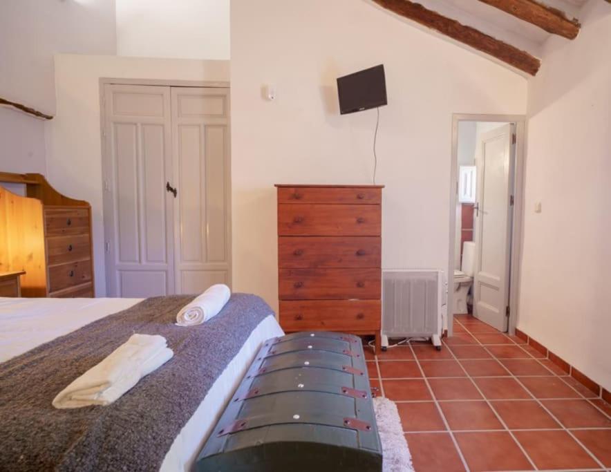 Casa rural con jacuzzi y chimenea en paraje único - La Casa ...