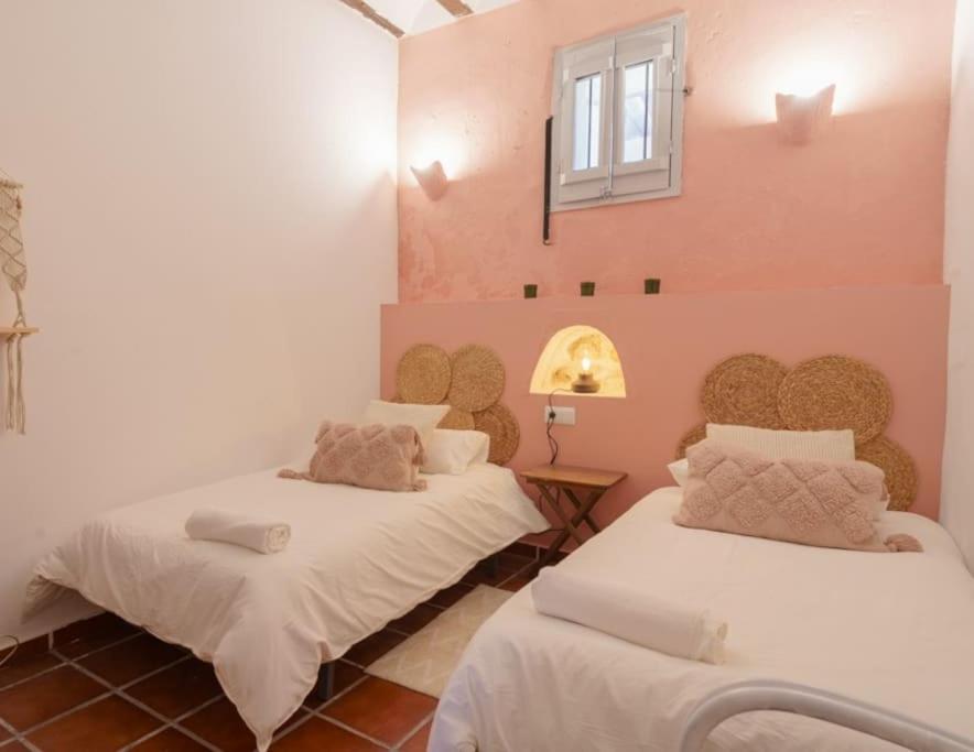Casa rural con jacuzzi y chimenea en paraje único - La Casa ...