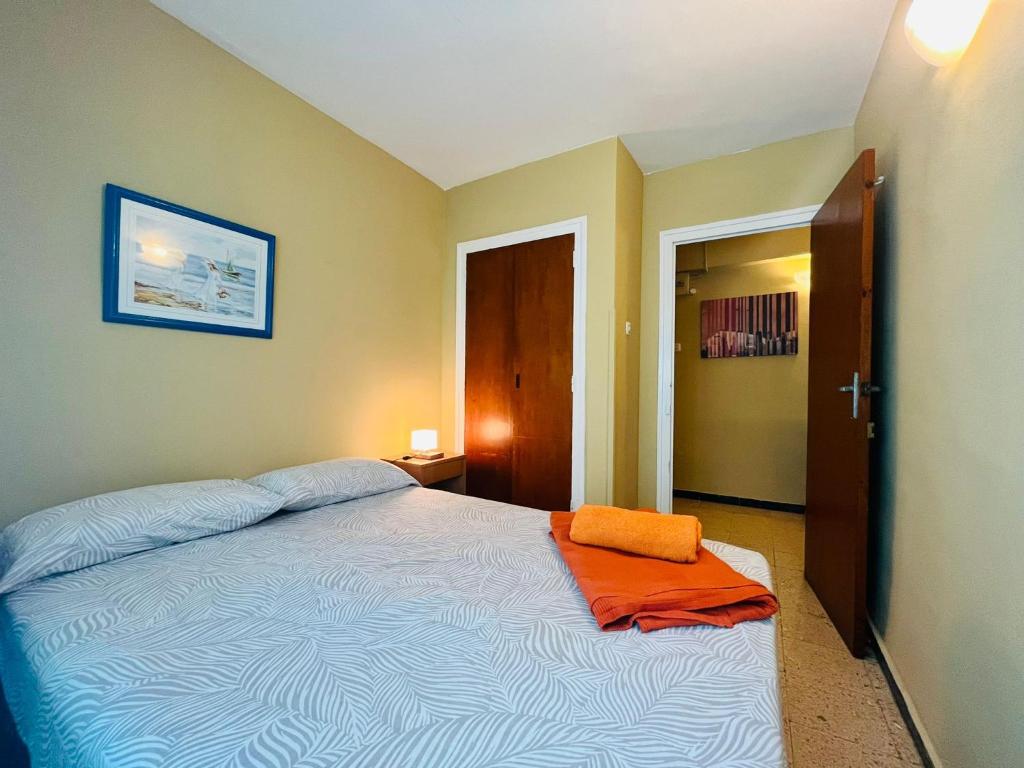 Postel nebo postele na pokoji v ubytování Apartamento Alaska acogedor y a 100metros de la playa