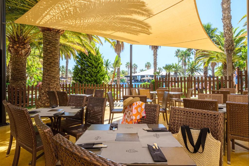 Un restaurante o sitio para comer en Estival Islantilla