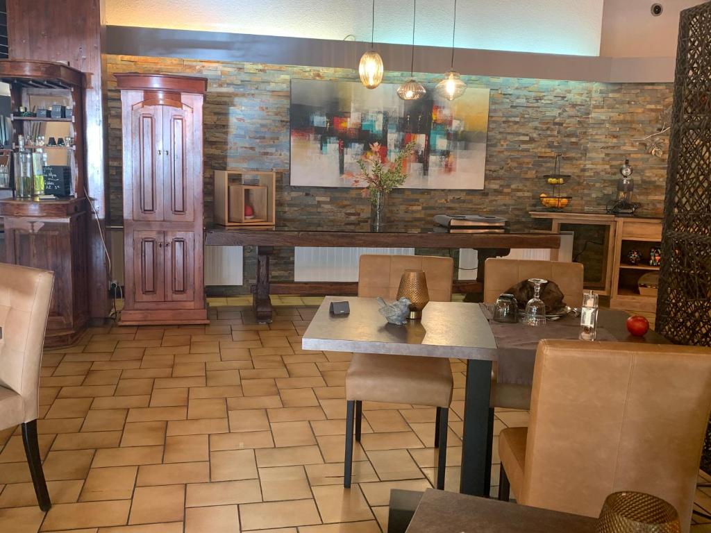 Posezení v ubytování Logis Hotel Le Lac