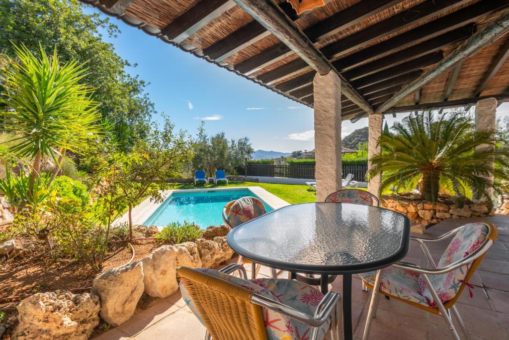 Bazén v ubytování El Chorro Villas Casa Buganvilla nebo v jeho okolí
