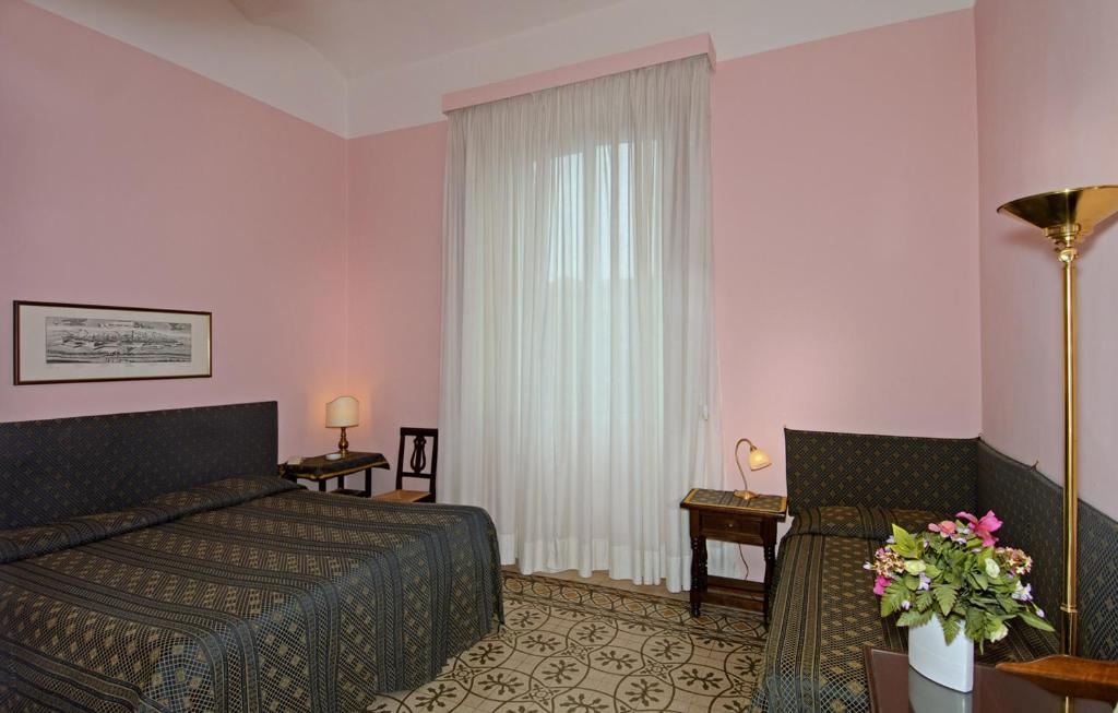 Postel nebo postele na pokoji v ubytování Hotel Rex