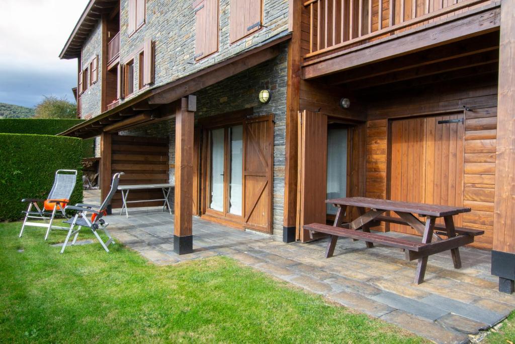 Vonkajšia záhrada v ubytovaní Apartament l'Oreneta