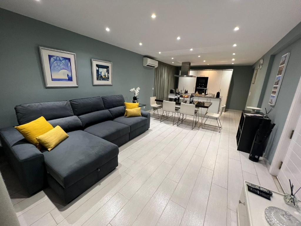 a living room with a couch and a dining room at T3 Vilamoura in Vilamoura