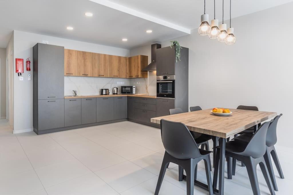 Exquisite modern luxury apt in central Malta - Walking distance to the restaurants & night life - Three-Bedroom Apartment