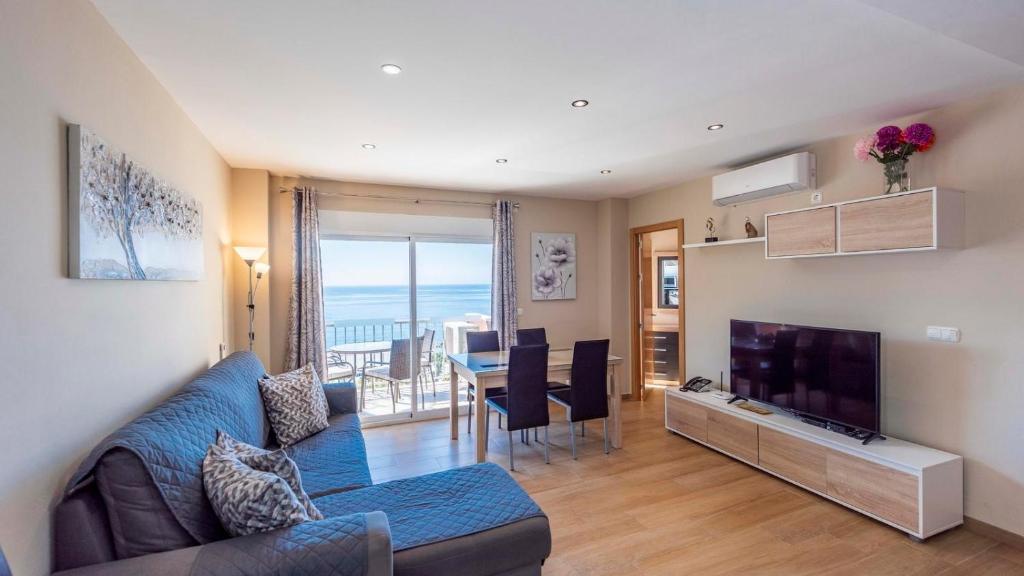 Televízia a/alebo spoločenská miestnosť v ubytovaní Apartamento Las Góndolas Playa Almuñécar by Ruralidays