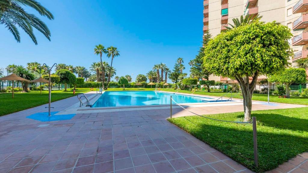 Bazén v ubytovaní Apartamento Las Góndolas Playa Almuñécar by Ruralidays alebo v jeho blízkosti