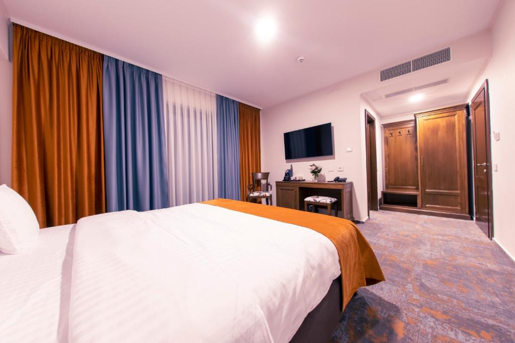 TV a/nebo společenská místnost v ubytování Hotel Aura Unirii