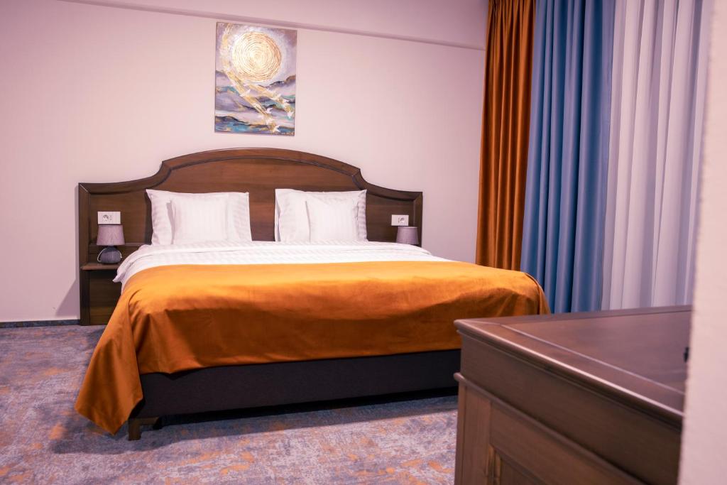 Postel nebo postele na pokoji v ubytování Hotel Aura Unirii
