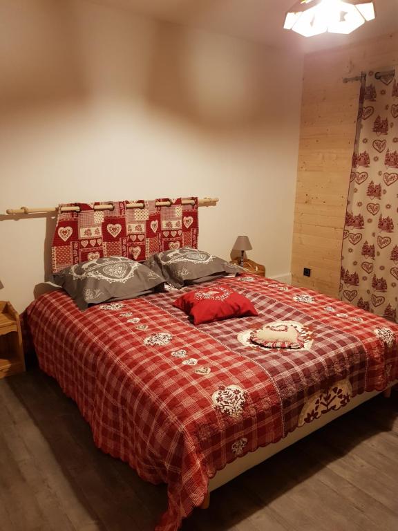 Postel nebo postele na pokoji v ubytování Chez So et Compagnie