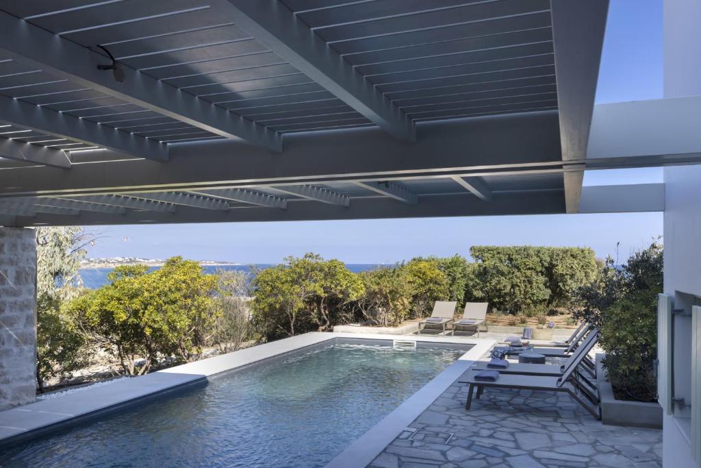 Bazén v ubytovaní Stunning Beachfront 3BR Villa that has it ALL! alebo v jeho blízkosti