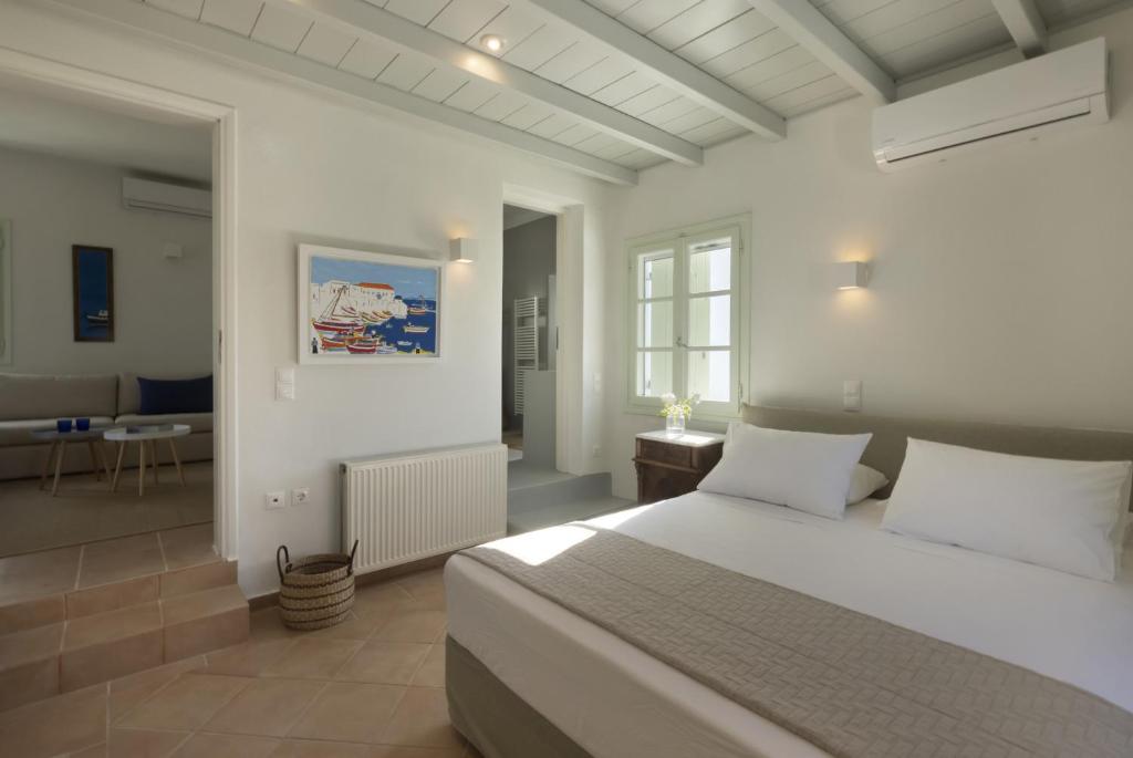 Posteľ alebo postele v izbe v ubytovaní Stunning Beachfront 3BR Villa that has it ALL!