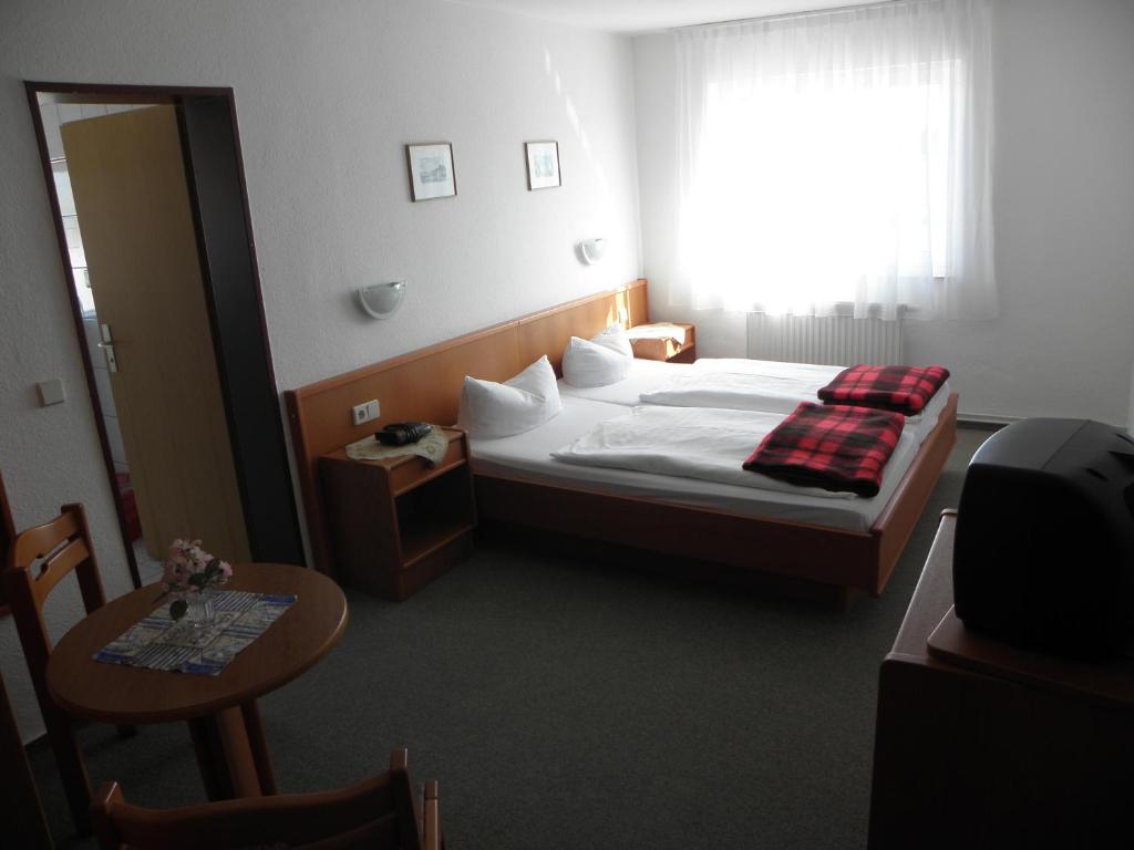 Postel nebo postele na pokoji v ubytování Gasthof Breeger-Bodden