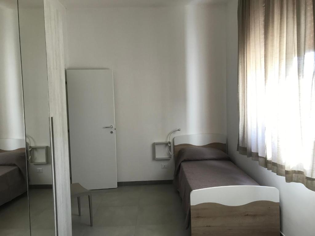 Łóżko lub łóżka w pokoju w obiekcie Scogliera apartments