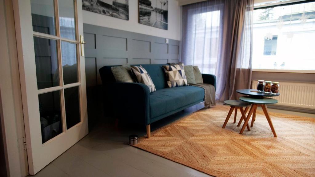 Houseboat apartment with water terrace, free parking, free bikes & fast wifi - Double Room With Private Bathroom