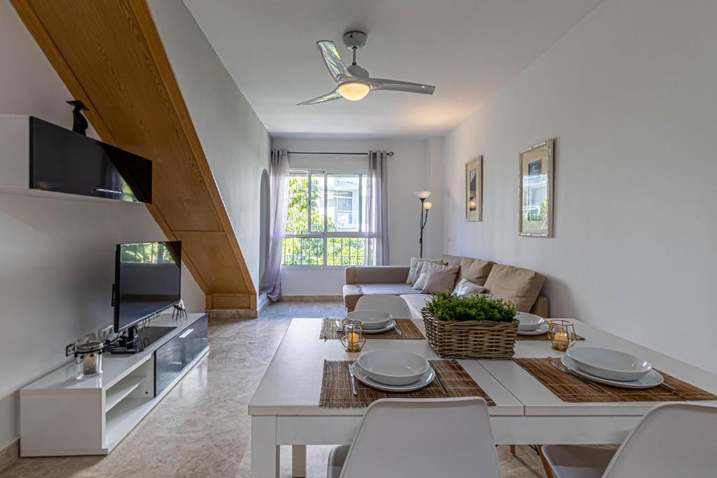 797 Holiday Rentals- Duplex para 7 en la carihuela a 1 min de la playa