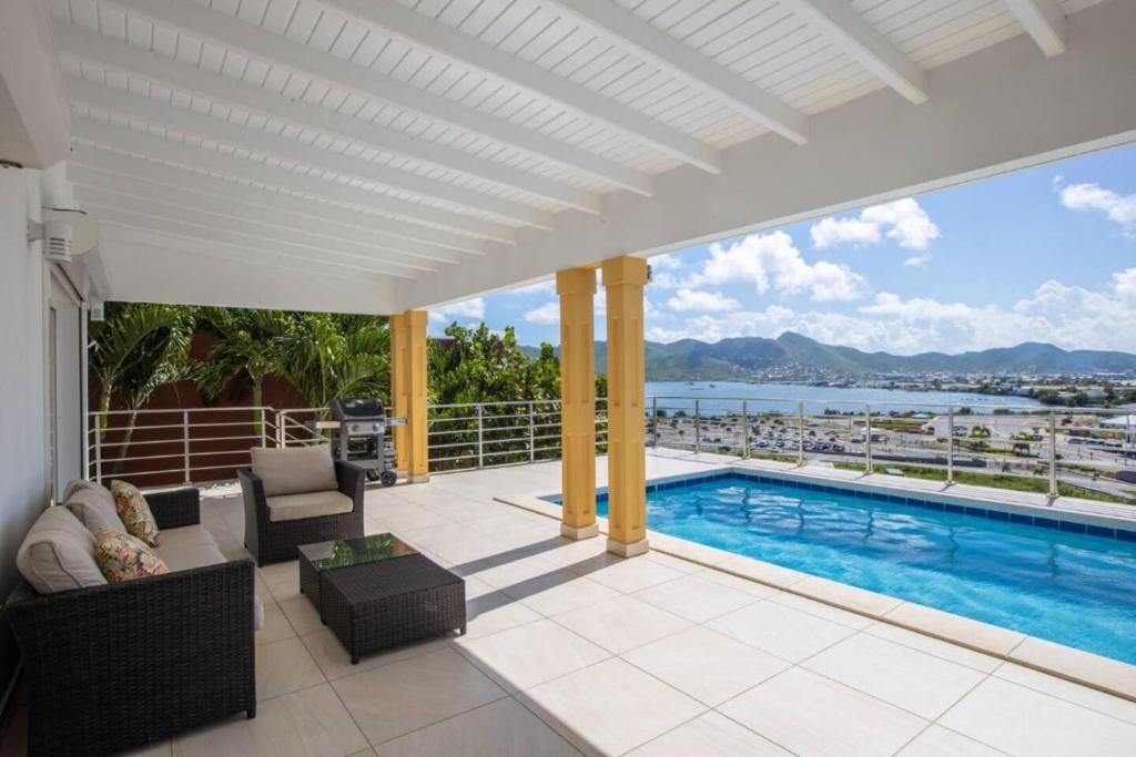 Charming 3-Bed Villa in Maho photo photo 4