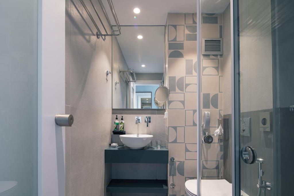 Atrium Ambiance Hotel - 19