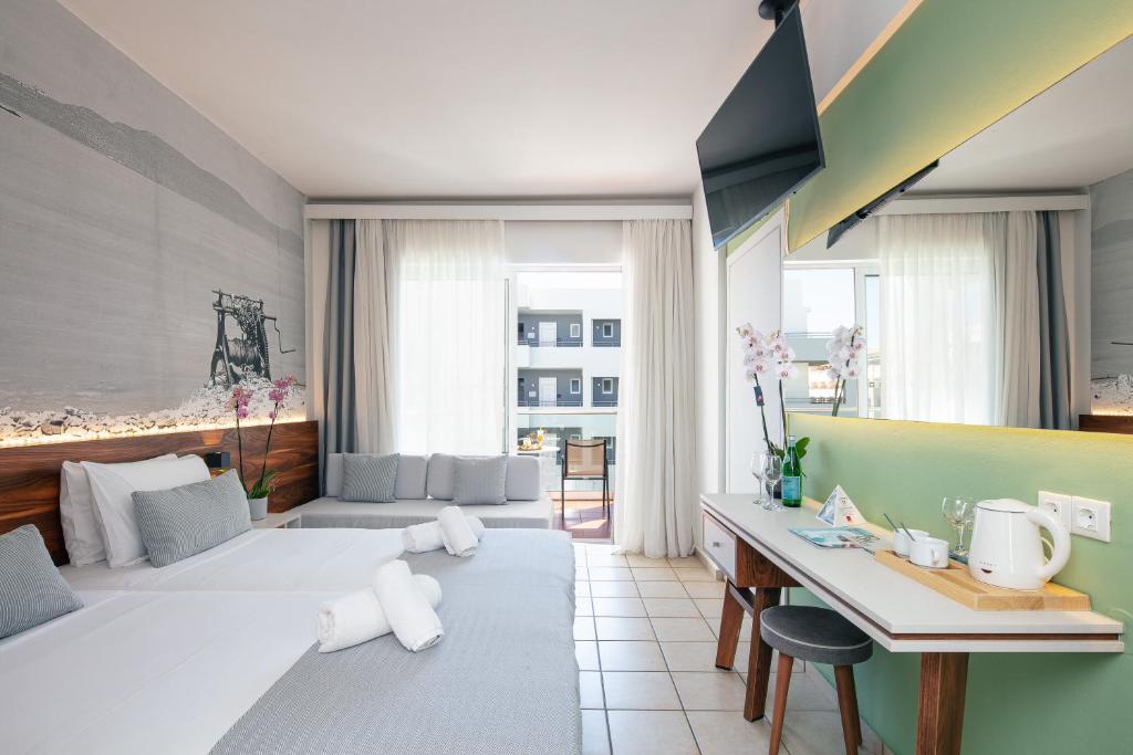 Atrium Ambiance Hotel - 8